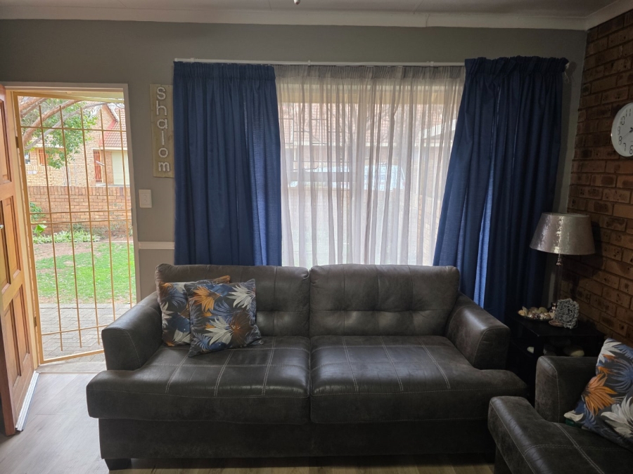 2 Bedroom Property for Sale in Langenhovenpark Free State